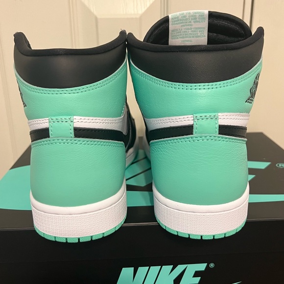 AIR JORDAN 1 RETRO HIGH OG 'GREEN GLOW' - Picture 6 of 9